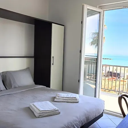Hotel Lido & *