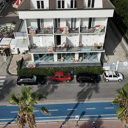 Lido & Hotel *